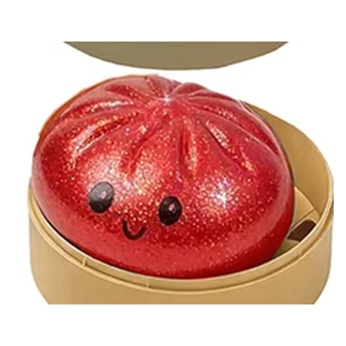 Grenadine, le squishy bao rouge pailleté, dans son panier en bambou